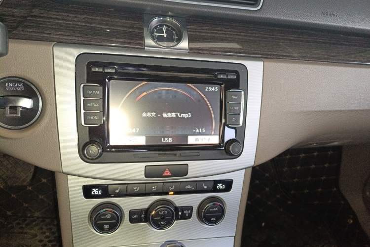 Used Volkswagen Magotan 2013 2.0 TSI Prestige Model Audio And AC Panel