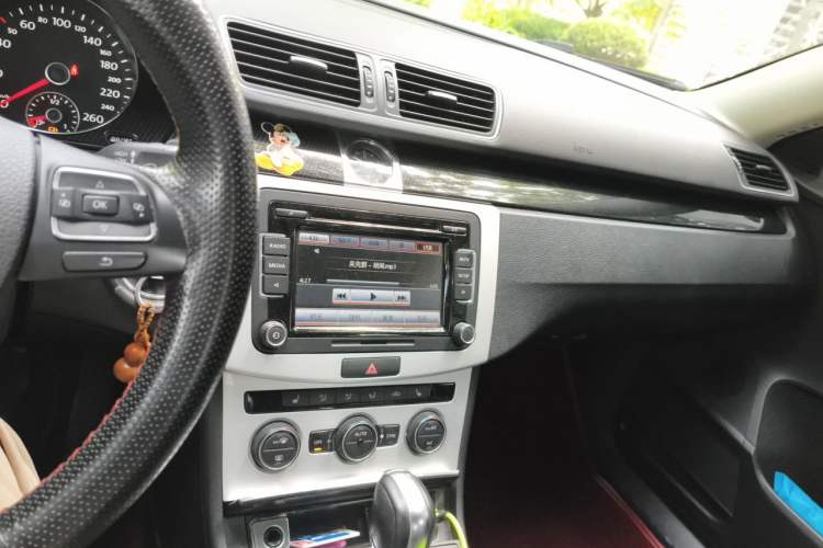 Used Volkswagen Magotan 2013 1.8TSI Luxury Model Audio And AC Panel