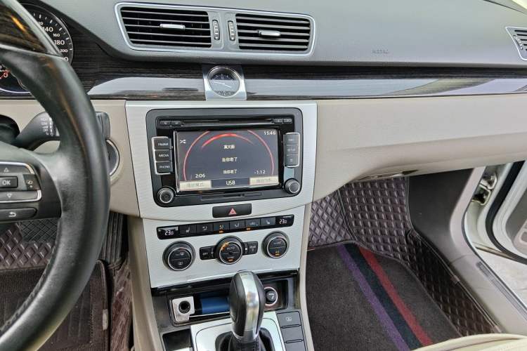 Used Volkswagen Magotan 2013 2.0 TSI Prestige Model Audio And AC Panel
