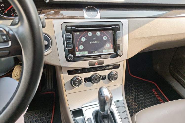 Used Volkswagen Magotan 2013 1.8TSI Prestige Model Audio And AC Panel