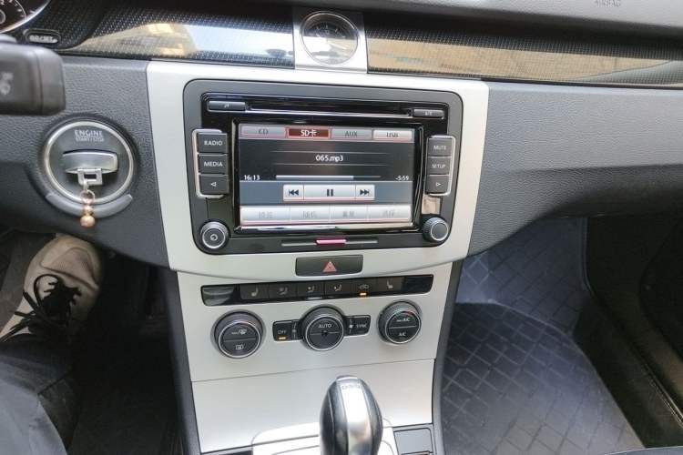 Used Volkswagen Magotan 2013 2.0 TSI Luxury Model Audio And AC Panel
