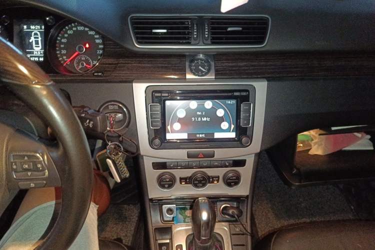 Used Volkswagen Magotan 2013 2.0 TSI Prestige Model Audio And AC Panel