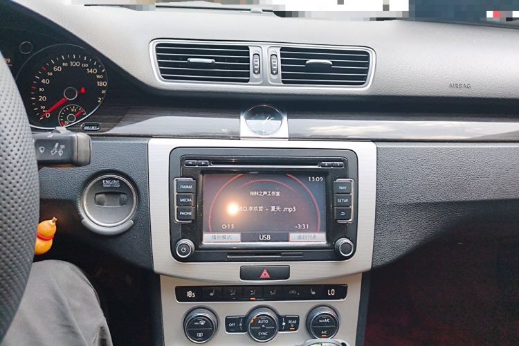 Used Volkswagen Magotan 2013 1.8TSI Prestige Model Audio And AC Panel