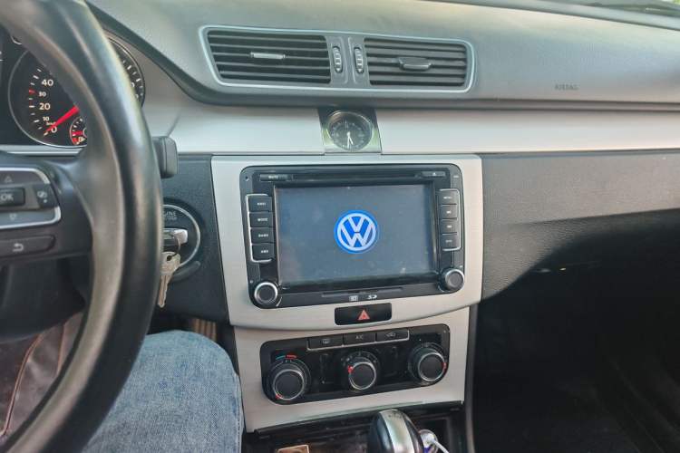 Used Volkswagen Magotan 2013 1.8TSI Premier Model Audio And AC Panel