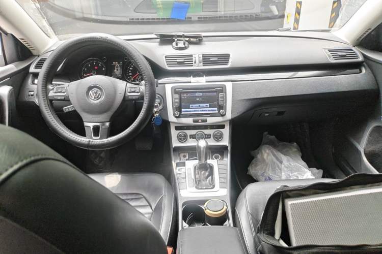 Used Volkswagen Magotan 2013 1.8TSI Luxury Model Center Console