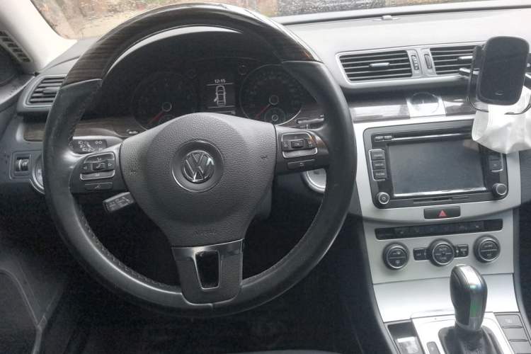 Used Volkswagen Magotan 2013 2.0 TSI Prestige Model Center Console