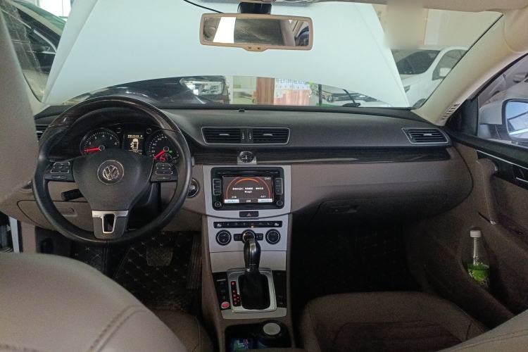 Used Volkswagen Magotan 2013 2.0 TSI Prestige Model Center Console
