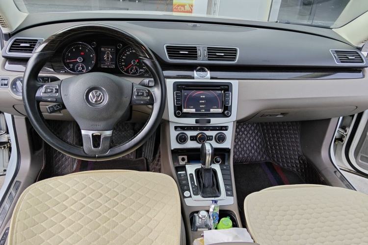 Used Volkswagen Magotan 2013 2.0 TSI Prestige Model Center Console
