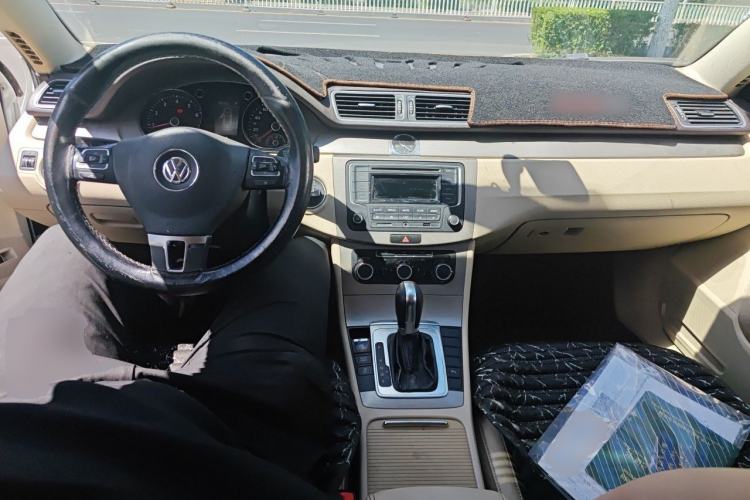 Used Volkswagen Magotan 2013 1.8TSI Comfort Model Center Console