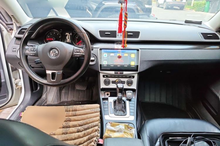 Used Volkswagen Magotan 2013 2.0 TSI Luxury Model Center Console