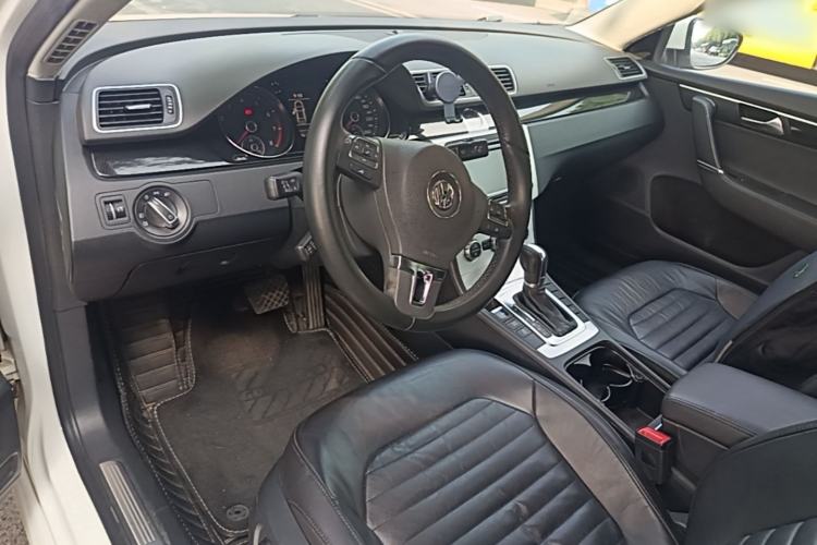 Used Volkswagen Magotan 2013 2.0 TSI Luxury Model Center Console
