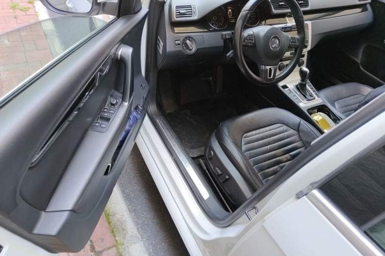 Used Volkswagen Magotan 2013 2.0 TSI Luxury Model Driver Seat