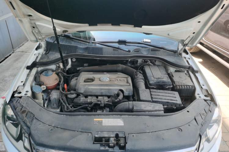 Used Volkswagen Magotan 2013 1.8TSI Luxury Model Engine Bay