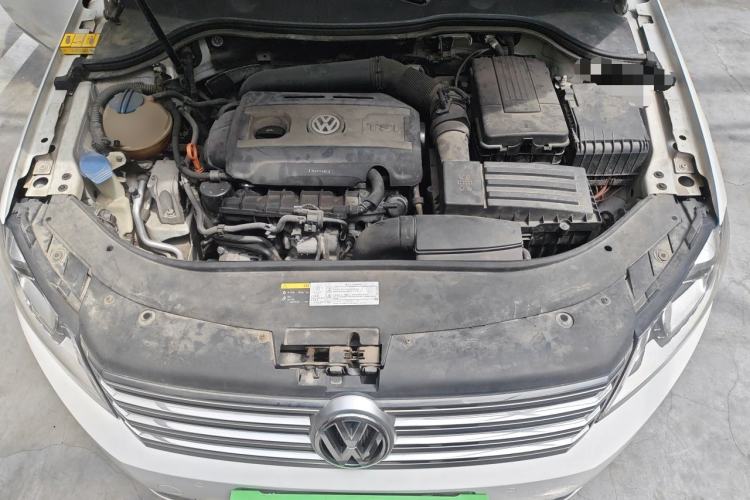 Used Volkswagen Magotan 2013 1.8TSI Luxury Model Engine Bay