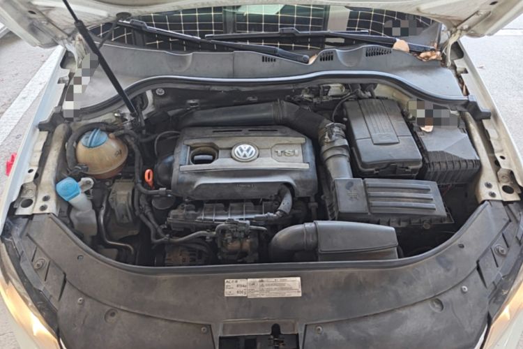 Used Volkswagen Magotan 2013 1.8TSI Premier Model Engine Bay