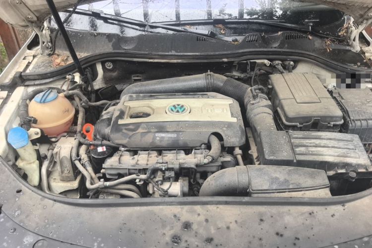 Used Volkswagen Magotan 2013 2.0 TSI Prestige Model Engine Bay