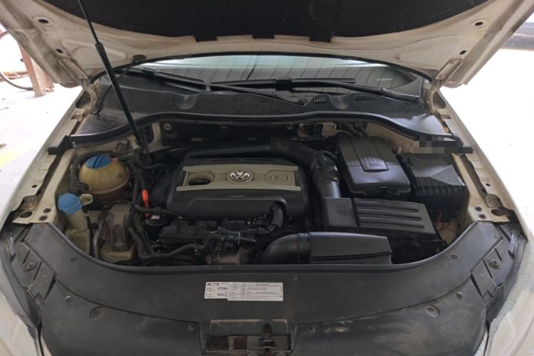 Used Volkswagen Magotan 2013 1.8TSI Premier Model Engine Bay