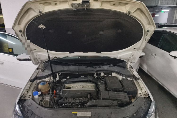 Used Volkswagen Magotan 2013 1.8TSI Luxury Model Engine Bay