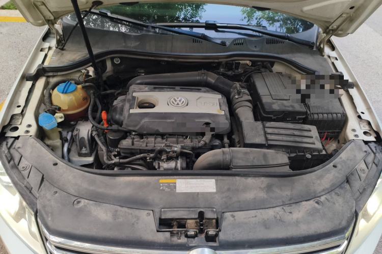 Used Volkswagen Magotan 2013 1.8TSI Luxury Model Engine Bay