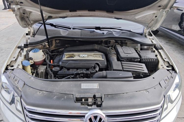 Used Volkswagen Magotan 2013 2.0 TSI Prestige Model Engine Bay