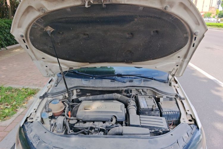 Used Volkswagen Magotan 2013 1.8TSI Luxury Model Engine Bay