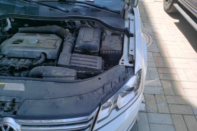 Used Volkswagen Magotan 2013 1.8TSI Luxury Model Engine Bay Left