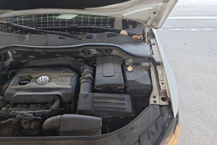 Used Volkswagen Magotan 2013 1.8TSI Premier Model Engine Bay Left