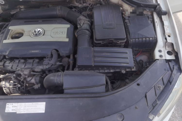 Used Volkswagen Magotan 2013 1.8TSI Luxury Model Engine Bay Left