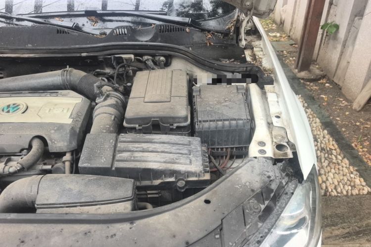 Used Volkswagen Magotan 2013 2.0 TSI Prestige Model Engine Bay Left