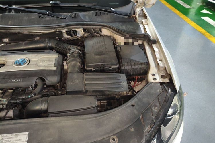 Used Volkswagen Magotan 2013 1.8TSI Prestige Model Engine Bay Left