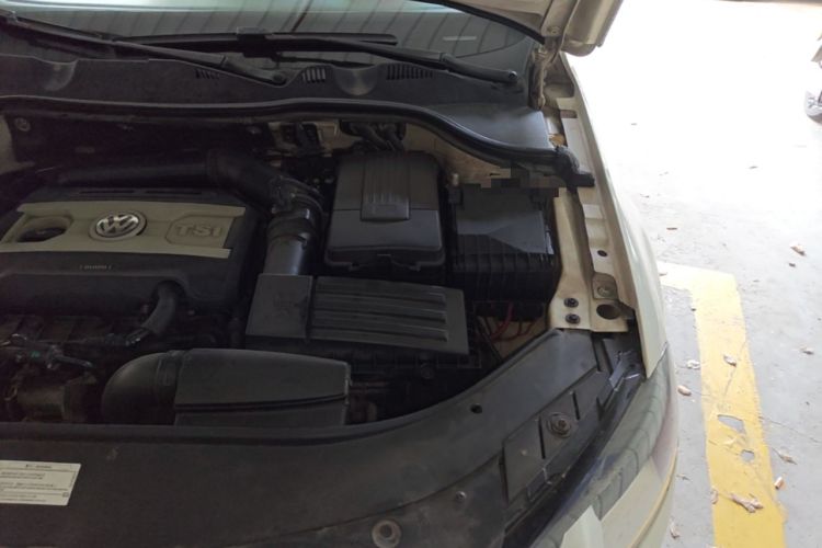 Used Volkswagen Magotan 2013 1.8TSI Premier Model Engine Bay Left