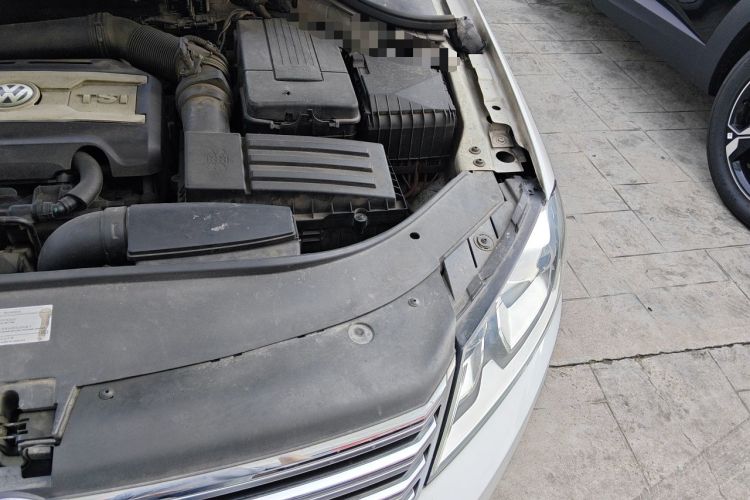 Used Volkswagen Magotan 2013 2.0 TSI Prestige Model Engine Bay Left