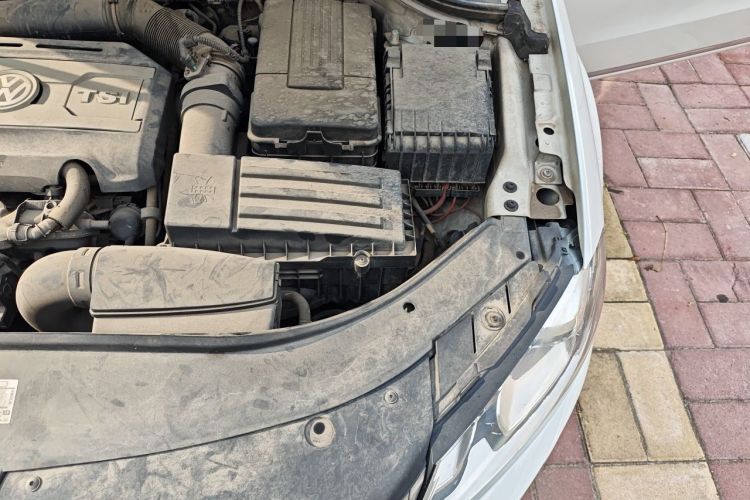 Used Volkswagen Magotan 2013 1.8TSI Prestige Model Engine Bay Left