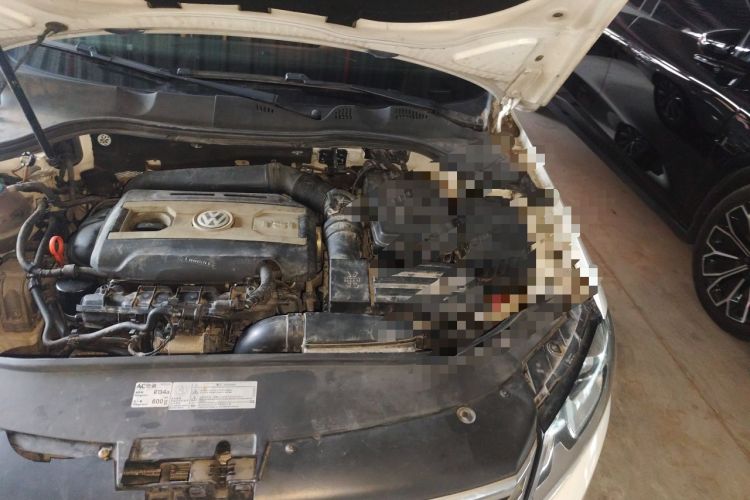 Used Volkswagen Magotan 2013 1.8TSI Luxury Model Engine Bay Left