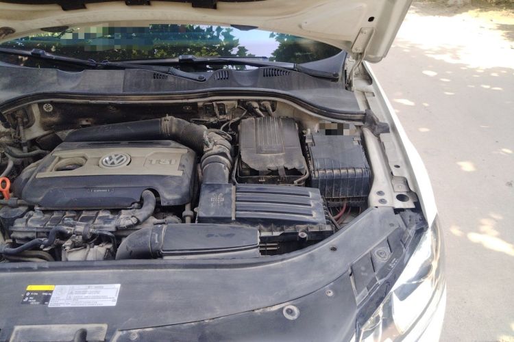 Used Volkswagen Magotan 2013 1.8TSI Luxury Model Engine Bay Left