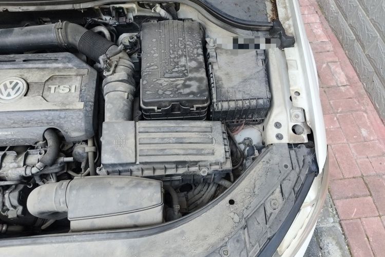 Used Volkswagen Magotan 2013 2.0 TSI Luxury Model Engine Bay Left