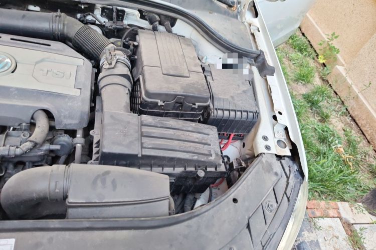 Used Volkswagen Magotan 2013 2.0 TSI Luxury Model Engine Bay Left