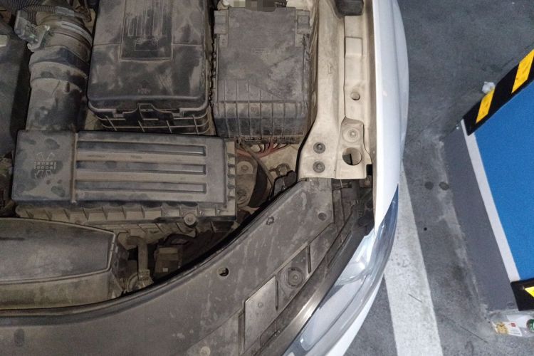 Used Volkswagen Magotan 2013 2.0 TSI Prestige Model Engine Bay Left