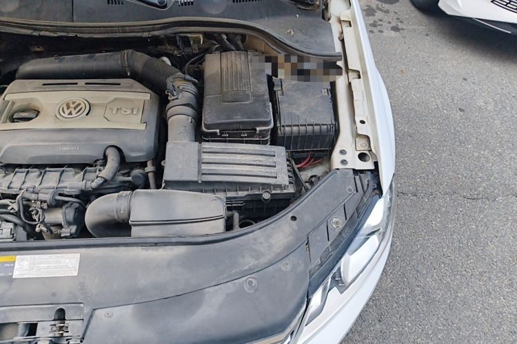 Used Volkswagen Magotan 2013 1.8TSI Prestige Model Engine Bay Left