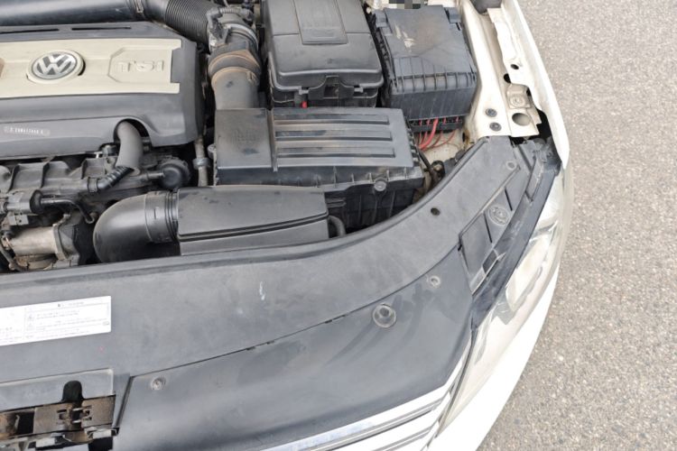 Used Volkswagen Magotan 2013 2.0 TSI Ultimate Model Engine Bay Left