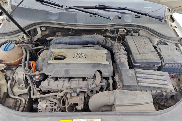 Used Volkswagen Magotan 2013 2.0 TSI Ultimate Model Engine Bay