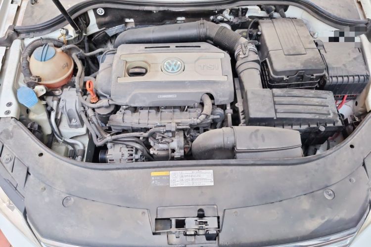 Used Volkswagen Magotan 2013 2.0 TSI Luxury Model Engine Bay