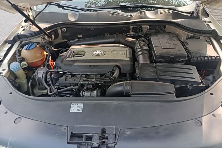 Used Volkswagen Magotan 2013 2.0 TSI Luxury Model Engine Bay
