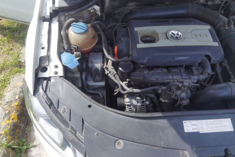 Used Volkswagen Magotan 2013 1.8TSI Luxury Model Engine Bay Right