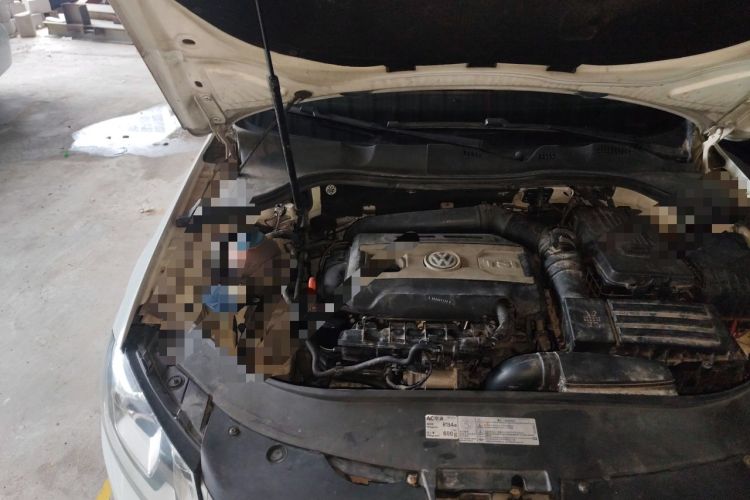 Used Volkswagen Magotan 2013 1.8TSI Luxury Model Engine Bay Right