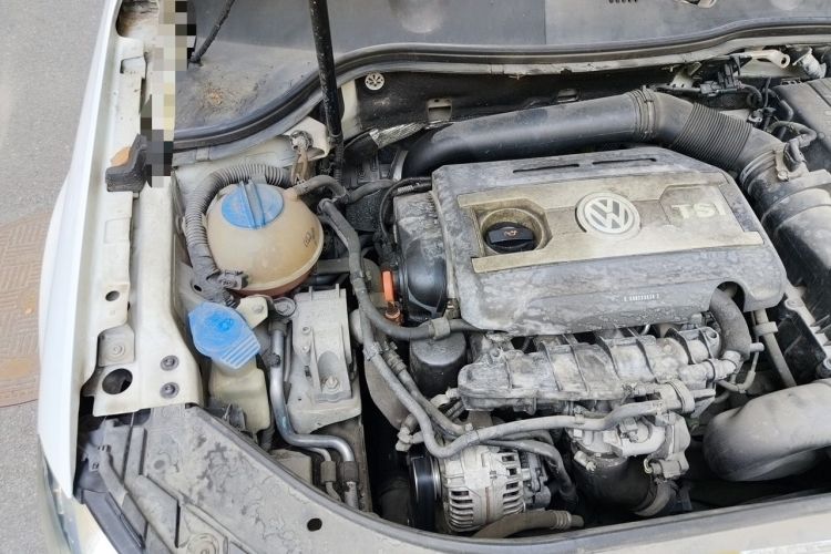 Used Volkswagen Magotan 2013 2.0 TSI Luxury Model Engine Bay Right