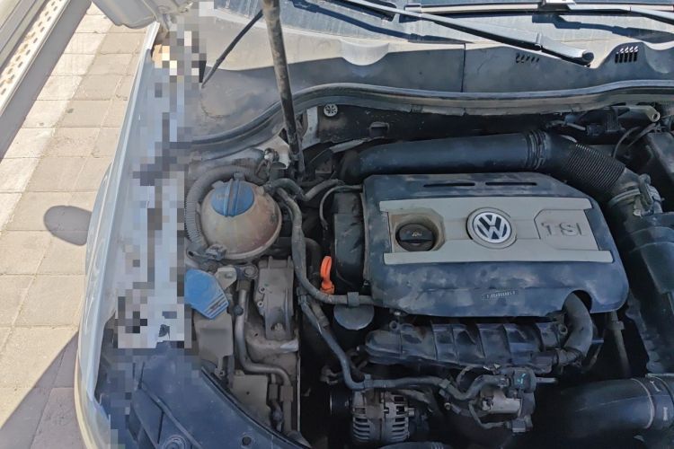 Used Volkswagen Magotan 2013 1.8TSI Comfort Model Engine Bay Right