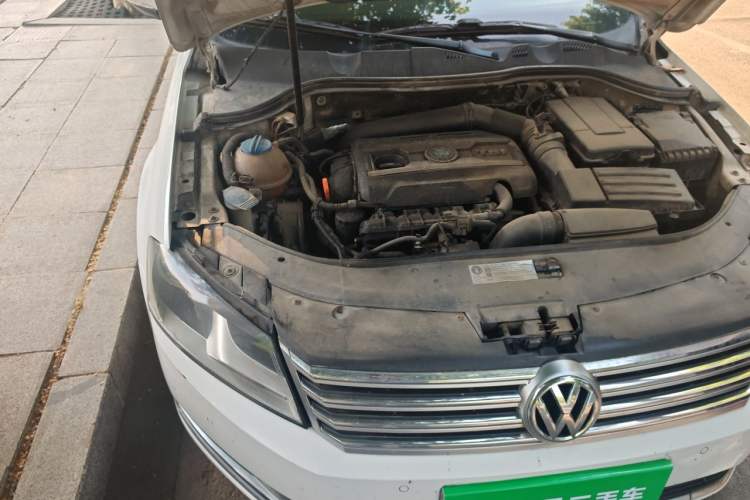 Used Volkswagen Magotan 2013 1.8TSI Premier Model Engine Bay Right