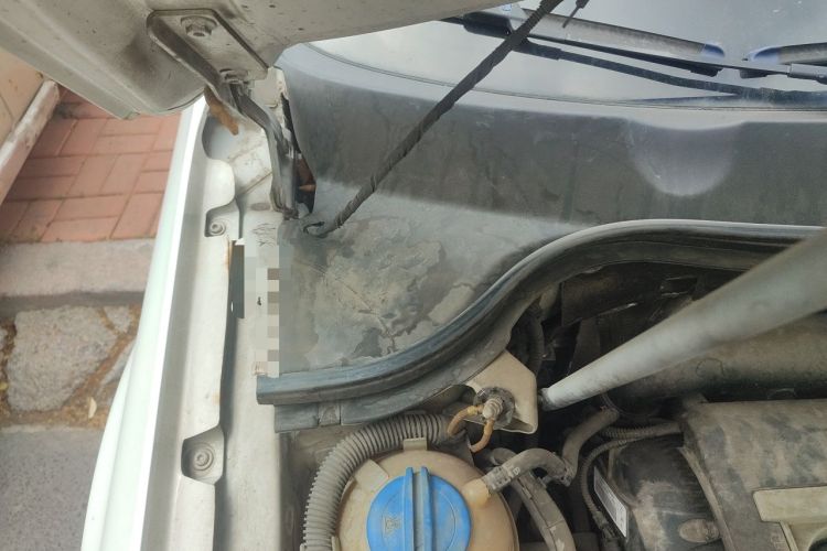 Used Volkswagen Magotan 2013 1.8TSI Premier Model Engine Bay Right