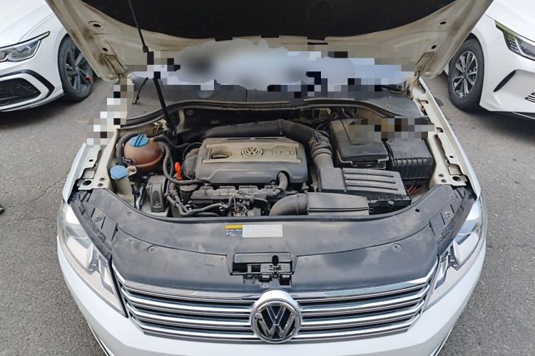 Used Volkswagen Magotan 2013 1.8TSI Prestige Model Engine Bay